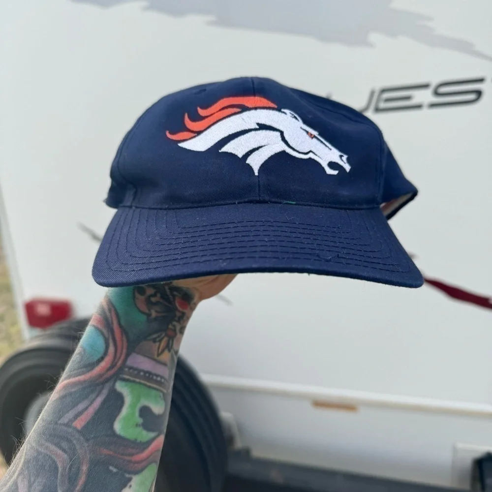 Navy blue Broncos SnapBack hat Denver NFL licensed vintage tag